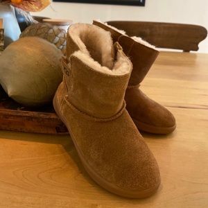 UGG kids size 11. Tan.